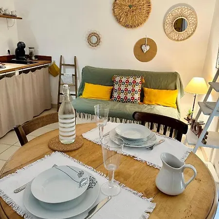 La Maison Jaune * קאן סור מר